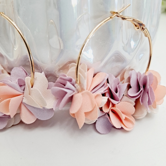 💖 2/$30 Gold tone floral Hoop pink fabric pastel Petals big Earrings - Picture 13 of 16